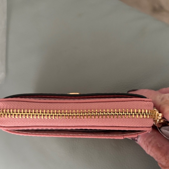 Nwt Michael Kors Vintage Primrose Leather Card Holder with Gold Chain - Picture 4 of 6